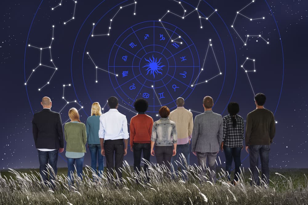 Hacia mediados de año y asociados con tu ciclo de cumpleaños y el período de los eclipses notarás que mejoran mucho tus relaciones con parientes y personas que una vez tuvieron una participación poco agradable en tu vida personal. Afortunadamente todos los malentendidos amorosos quedan atrás y comienzas una nueva vida sentimental.