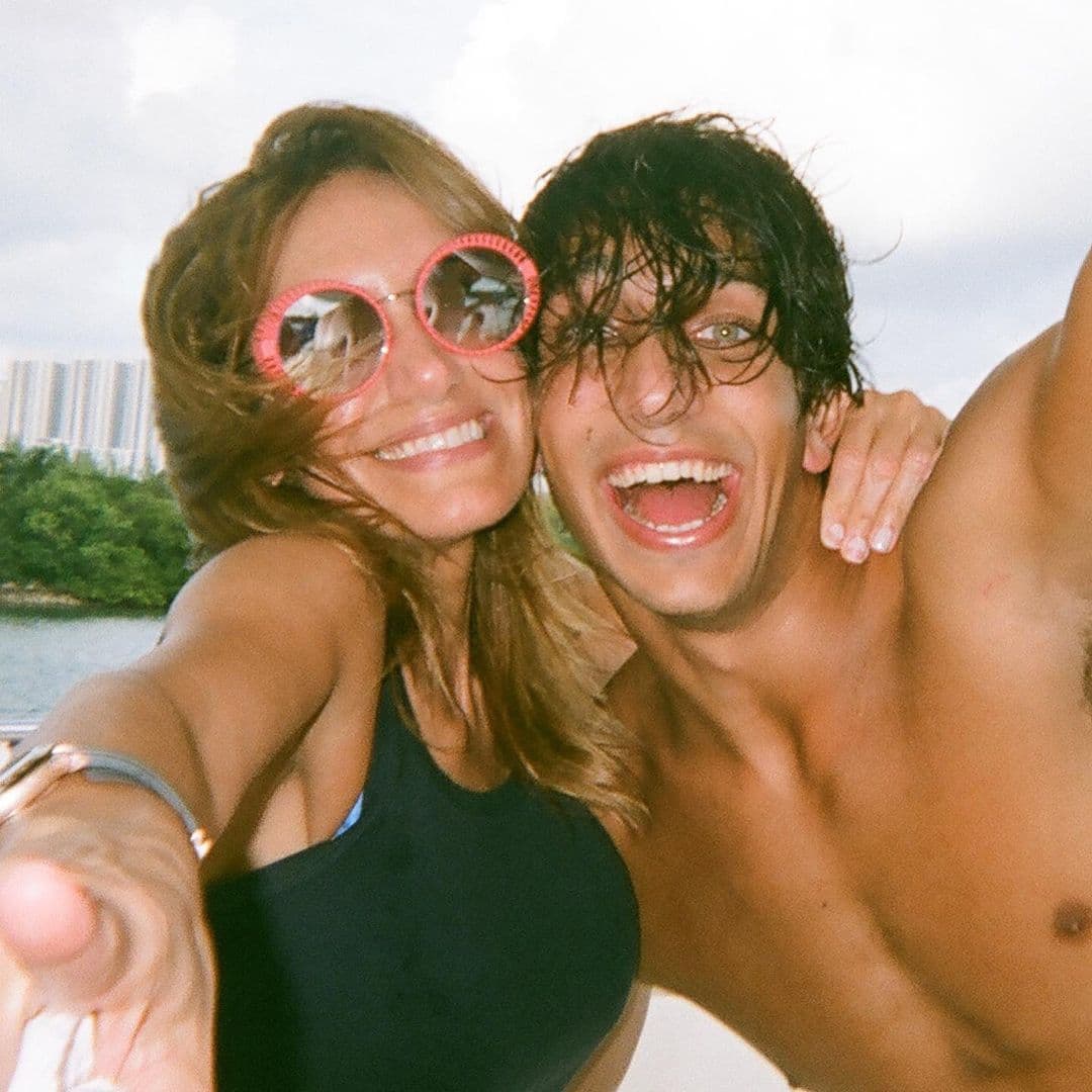 A la par de sus estudios universitarios, el joven hijo de 'La Flaca' ya dio sus 
<a href="https://www.univision.com/shows/el-gordo-y-la-flaca/lili-estefan-orgullosa-de-ver-a-sus-hijos-lina-y-lorenzo-cumpliendo-suenos-fotos">primeros pasos en la música</a>, como DJ en California.