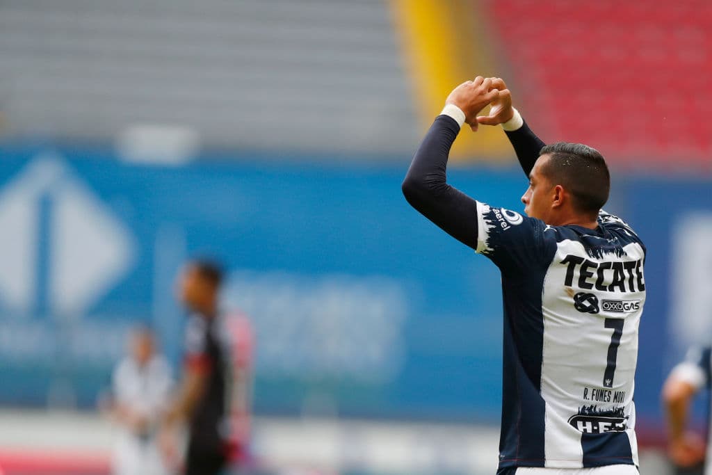Javier Aguirre regresó al futbol mexicano ‘con el pie derecho’ venciendo a los rojinegros en el Jalisco. | Rogelio Funes Mori (1’, 45+2’) marcó doblete para la victoria de Rayados que se mostraron en buena forma al arranque del torneo del futbol mexicano.