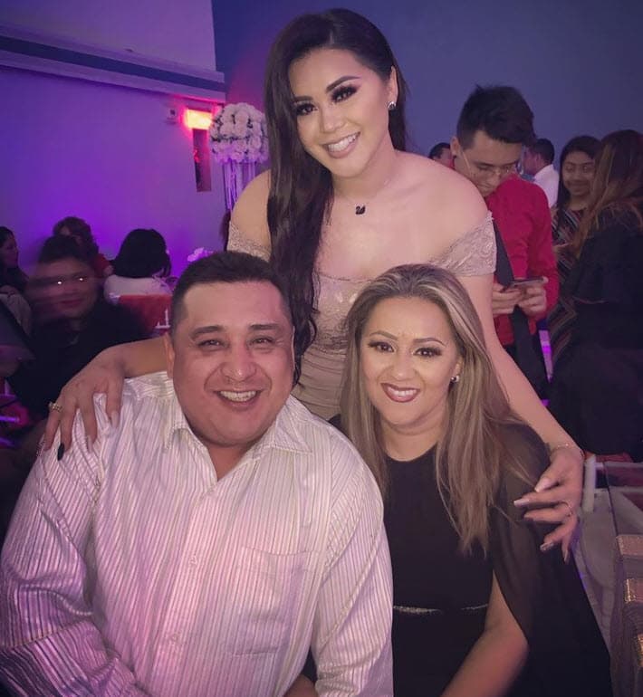 El papá de 
<b><a href="https://www.univision.com/famosos/gomita-le-da-el-mejor-regalo-a-su-mama-y-de-paso-ayuda-a-los-necesitados-video" target="_blank">Gomita</a></b>, Alfredo Ordaz, rompió el silencio y habló por primera ocasión sobre la acusación que pesa sobre él de ejercer supuesta violencia en contra de su famosa hija y de su madre, Elizabeth Campos.