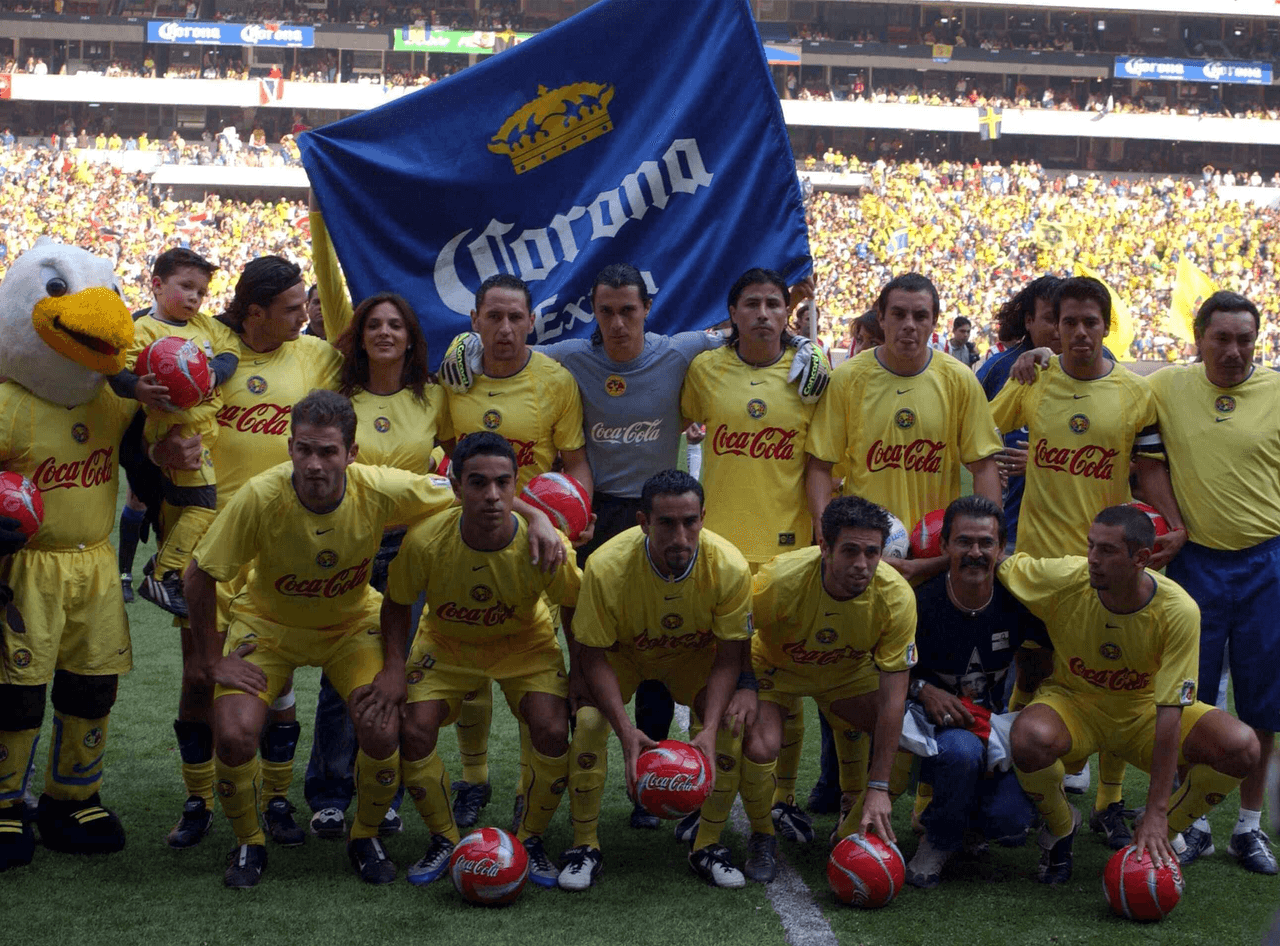 Mientras que el jugador de Chivas con más Clásicos oficiales ha sido Juan Jasso, sumando 42 partidos.