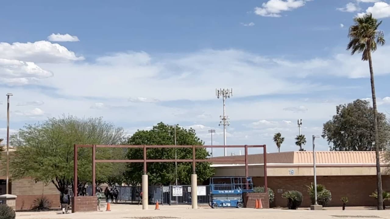 Arrestan a un niño de 13 años por prender fuego en un basurero de la escuela