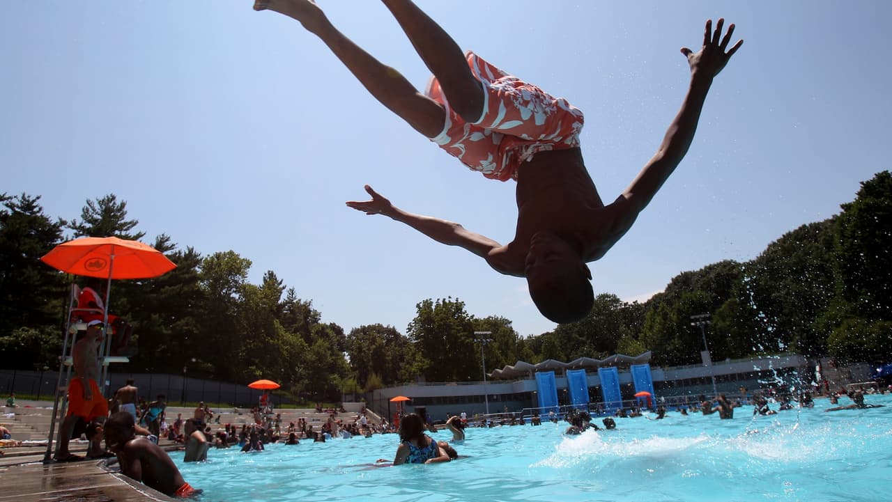 Piscinas al aire libre gratuitas en la ciudad de Nueva York para disfrutar el verano