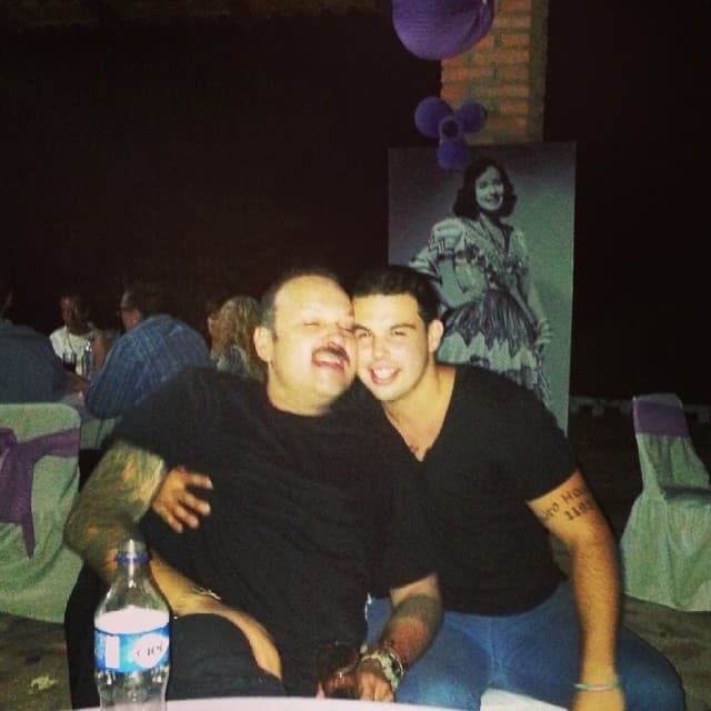 Durante un videoblog que hizo en sus redes sociales, uno de sus fanáticos quiso saber de Emiliano y Pepe contestó: “ese güey ya dio la vuelta”.