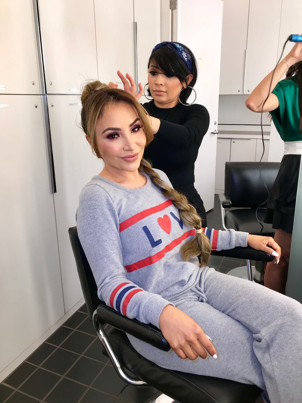 Y quedó guapísima para grabar un promocional que es muy importante para ella.