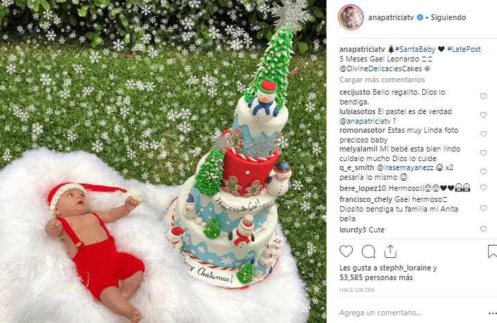 Gael luce muy bello con su gorrito y su traje de Santa. La foto de este pequeñito provocó suspiros y una gran de cantidad de comentarios en la cuenta de Instagram de Ana.