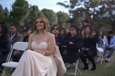 Rosie Rivera también disfrutó la ceremonia en honor a su hija, a quien recordó que desde que la tenía en el vientre le cantaba: "Cierra tus ojos, toma mis manos y abrázame con fuerza... Quiero que sepas esta noche cuánto te amo y lo feliz que soy...", letra del tema 'Sueña', del grupo Intocable.
<br>