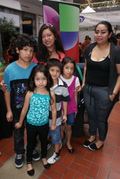 Miles se dieron cita a la octava edición de la Feria Para Aprender, en donde la comunidad hispana recibió información sobre educación en todos los niveles.