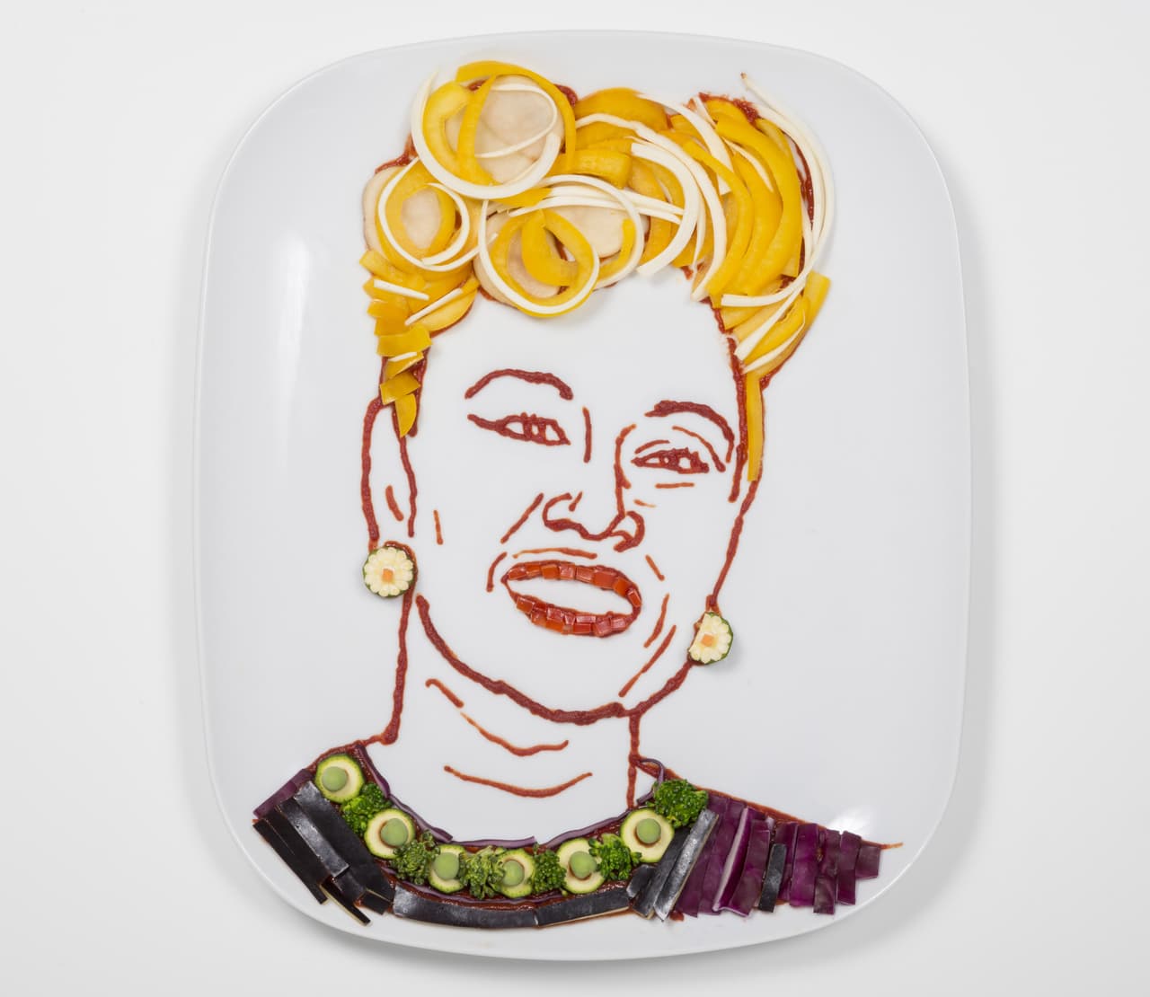 Las Personas por el Trato Ético de los Animales (PETA, en inglés) quisieron celebrar haciendo retratos con verduras.