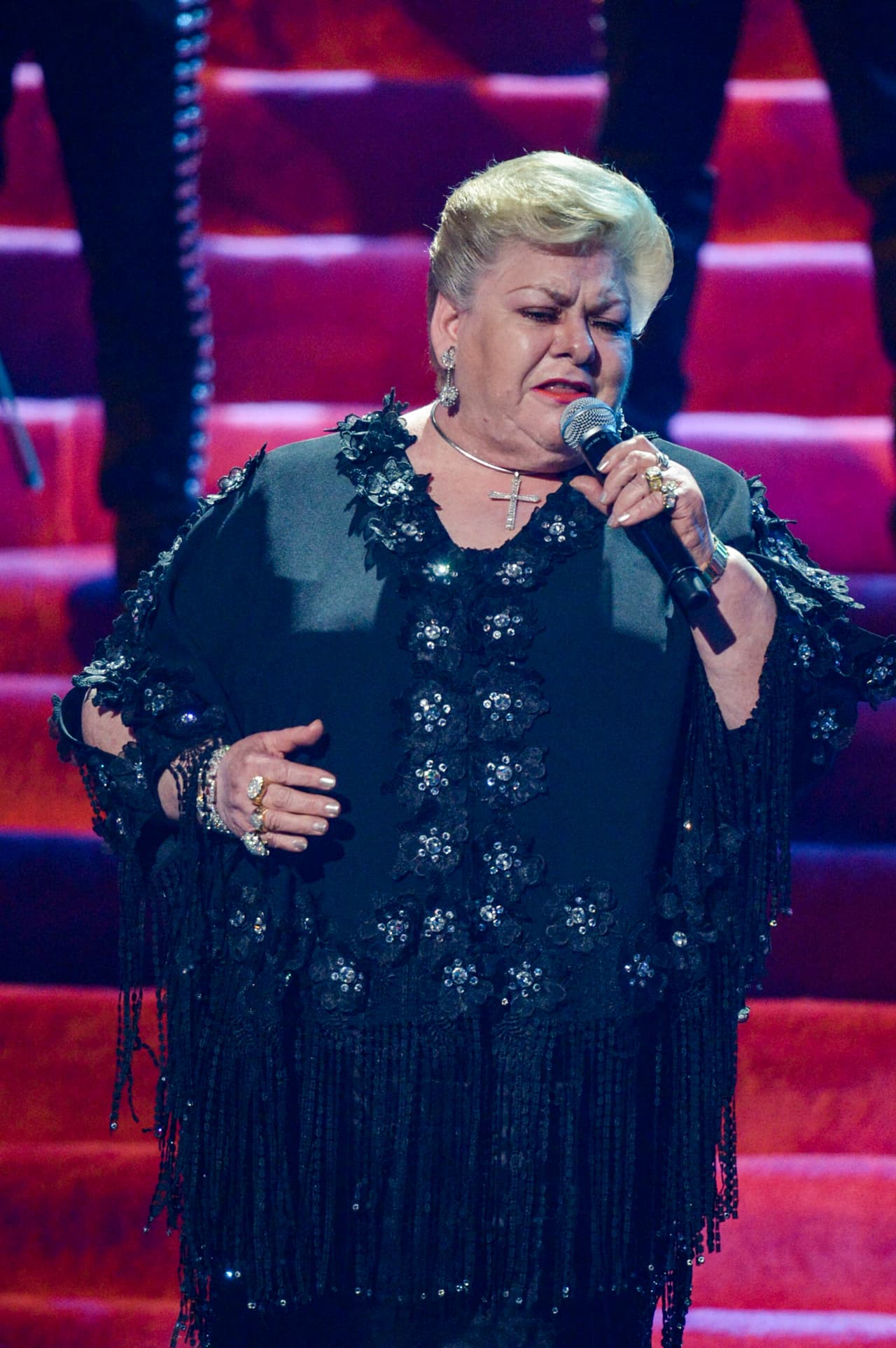 La renombrada cantante recibió el Premio Lo Nuestro a La Trayectoria por sus más de 45 años de éxitos.