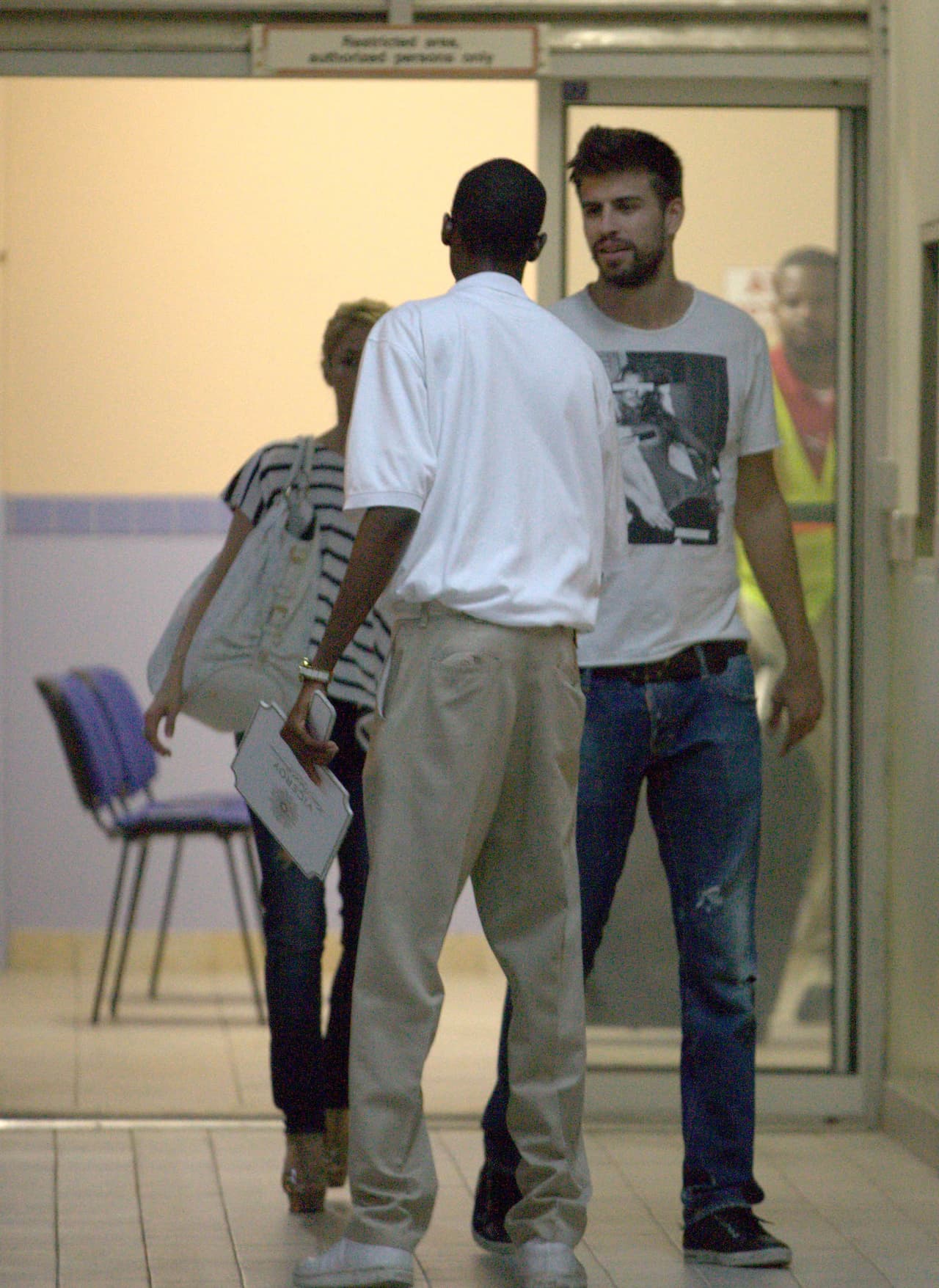 Y claro, eso a la chaparrita, la debe poner muy, muy de buenas.