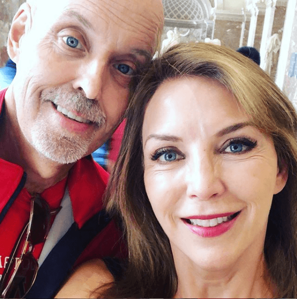 "Queríamos mantenerlo en secreto porque 
<b><a href="https://www.tvnotas.com.mx/noticias-espectaculos-mexico/laura-flores-se-caso-por-cuarta-vez-en-secreto" target="_blank">esperábamos hacer una ceremonia simbólica</a></b> en junio al lado de nuestros hijos", contó Laura Flores a la revista TVNotas en abril pasado.
<br>