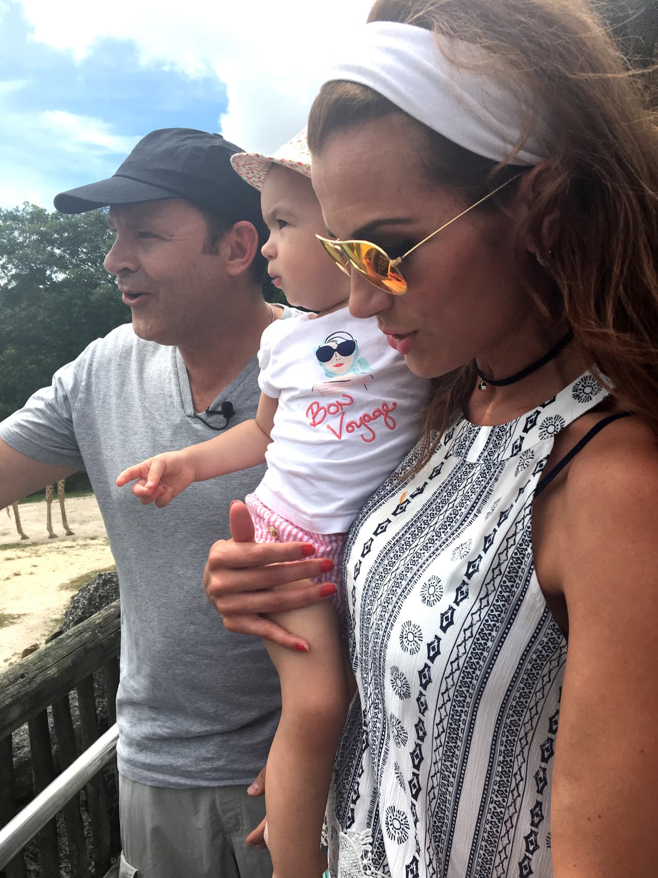 Acompañada de su mami Cristy Bernal y su papi Alan, Michelle llegó al zoológico de Miami.