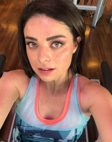 "Me dijeron: 'Oye Viole, necesitamos pedirte que archives esa foto porque una de las campañas que traemos con una de las marcas […] La conversación que necesitan es la de 
<b>tú como mamá</b>, entonces la conversación de 
<b>la mujer sexy en este momento no cabe</b>'", detalló.
<br>