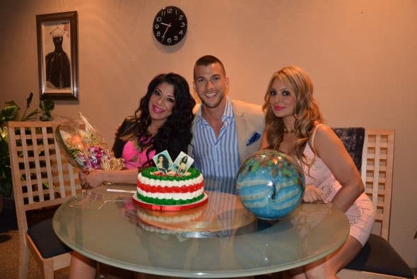 Sin duda alguna es bendito entre estas dos espectaculares mujeres.