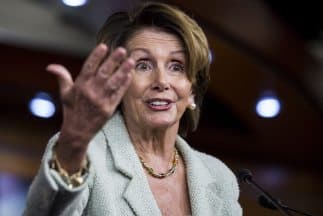 ¿Fue fotografiada Nancy Pelosi con la familia Manson en 1969?