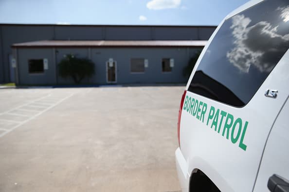 Cerca de 100 inmigrantes detenidas en Texas realizan una huelga de hambre