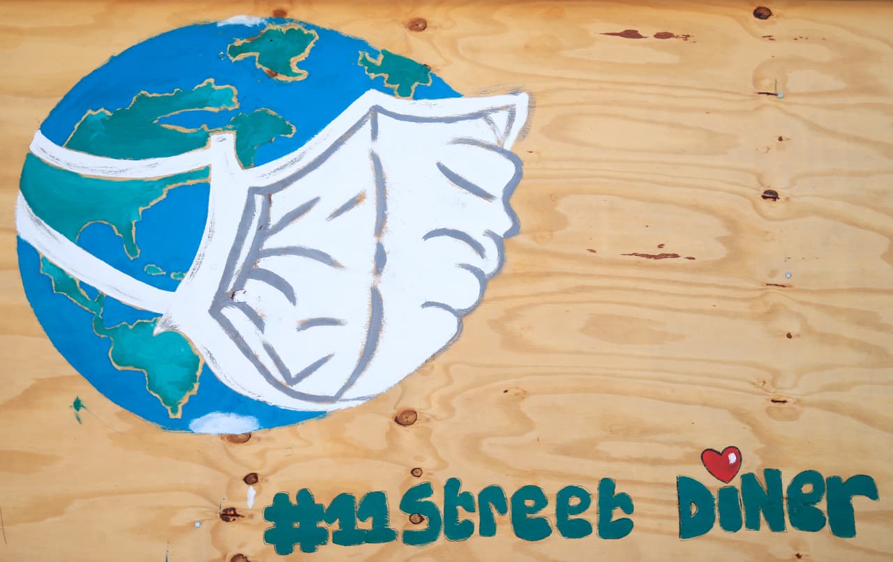 Otra imagen que representa la pandemia. Miami Beach reabrió sus parques la pasada semana, pero algunos tuvieron que ser cerrados de nuevo, porque los asistentes no cumplieron con las reglas de distanciamiento social.