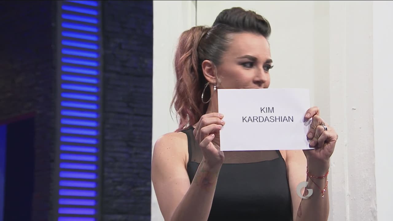 María José fue la primera con una gran imitación de Kim Kardashian, misma que Jordi no tardó en adivinar.