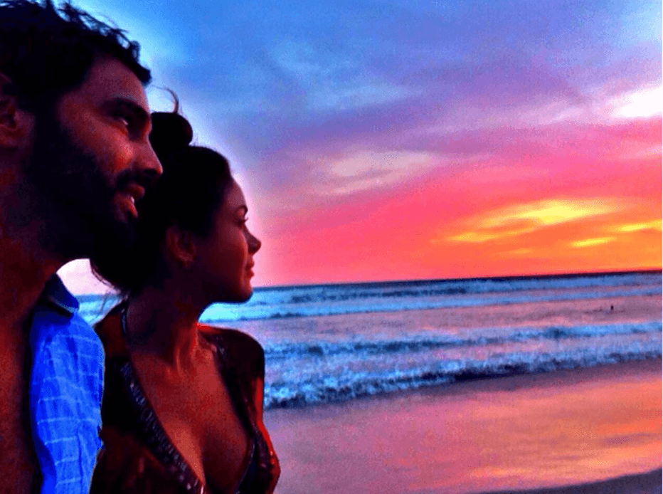 Le encanta compartir su amor en sus redes sociales.