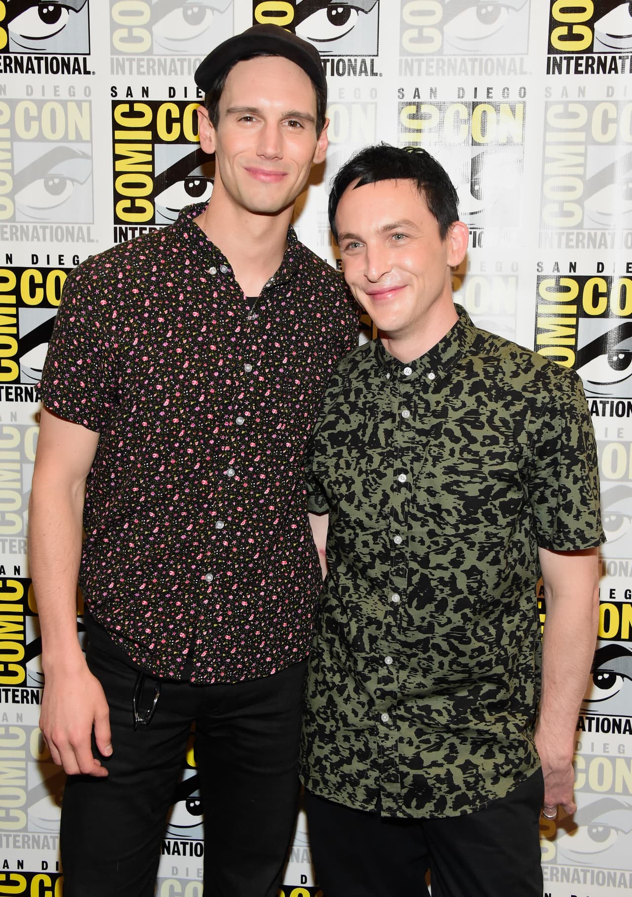El Acertijo y Pingüino en 'Gotham', Cory Michael Smith y Robin Lord Taylor.
