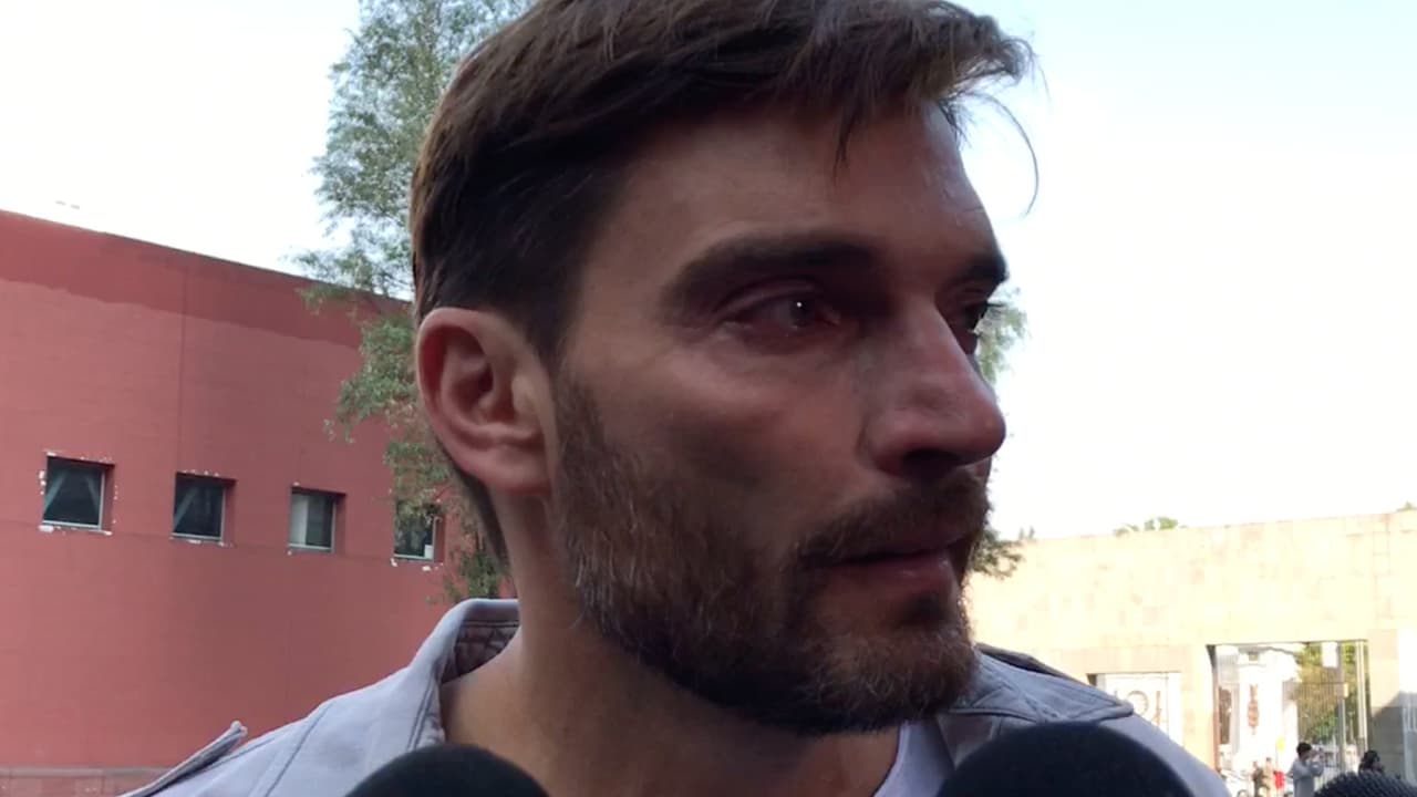 Rompe en llanto: Julian Gil llegó a los juzgados pero su hijo Matías nunca apareció