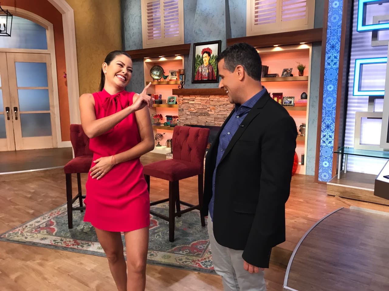 Nadie que pase por Despierta América se salva de los chistes de Ana.