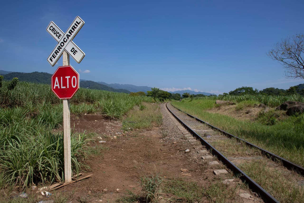 Tramo ferroviario en un despoblado ubicado entre Tierra Blanca y Amatlán, por donde pasó caminando Óscar.