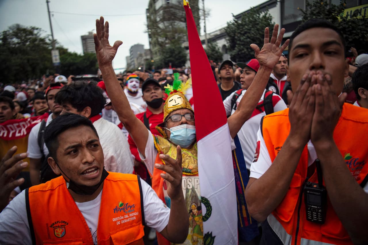 En Doha y en Lima, la tristeza se apoderó de los peruanos tras la eliminación de Perú rumbo al Mundial de Qatar 2022 al caer en penales ante Australia.