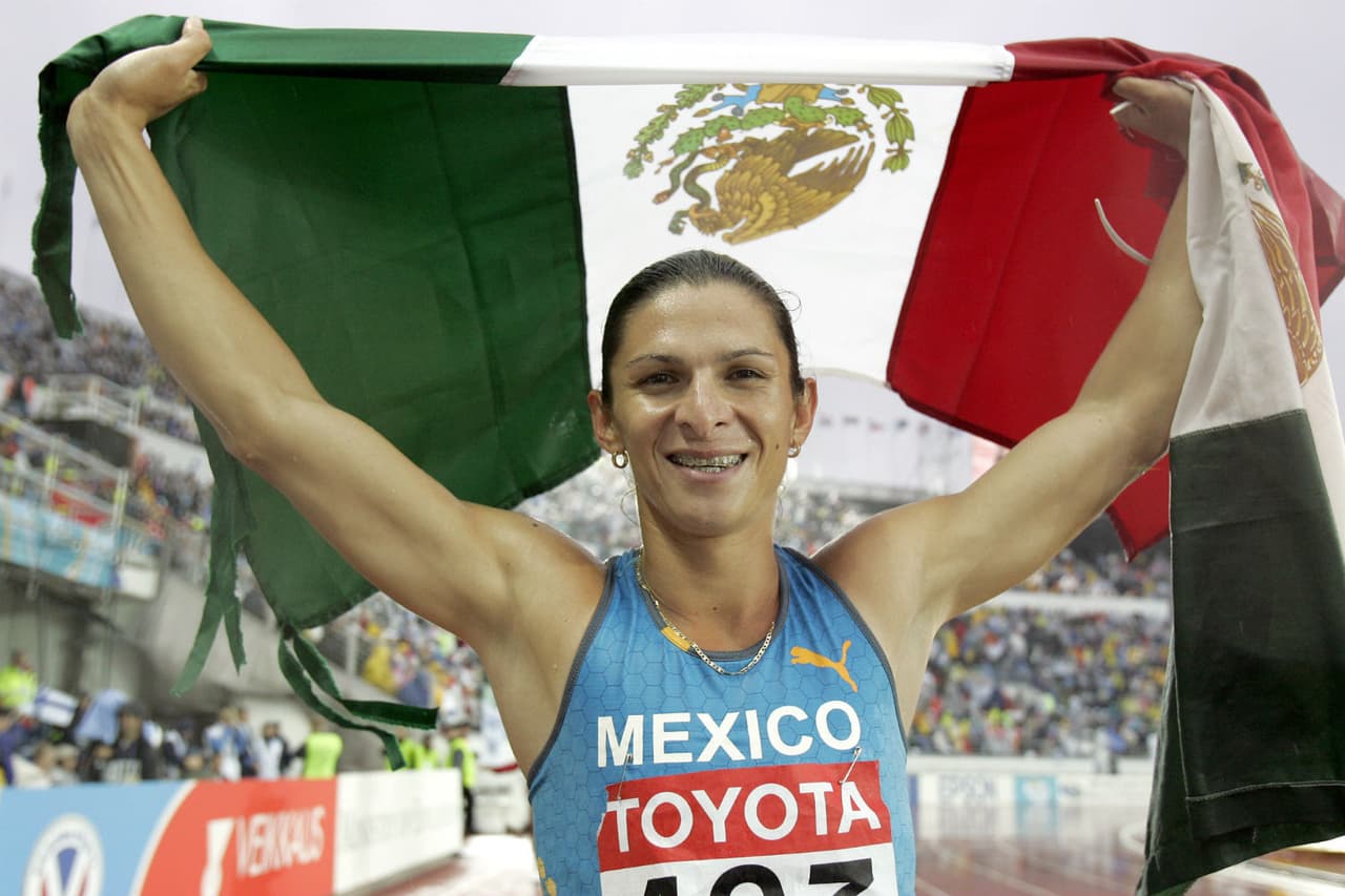 Ana Guevara ganó tres medallas de campeonato mundial.