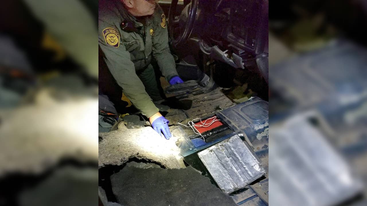 Incautan heroína, cocaína y fentanilo en el piso de una camioneta 