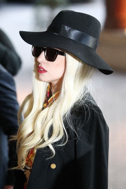 4. LADY GAGA- Con más de 24 millones de seguidores en Twitter, y 50 millones de fans en Facebook, Lady Gaga puede ser llamada la reina de la popularidad en las redes sociales, pero ese adjetivo no es el único también es digna de ser una de las jóvenes mejor pagadas del medio artístico.