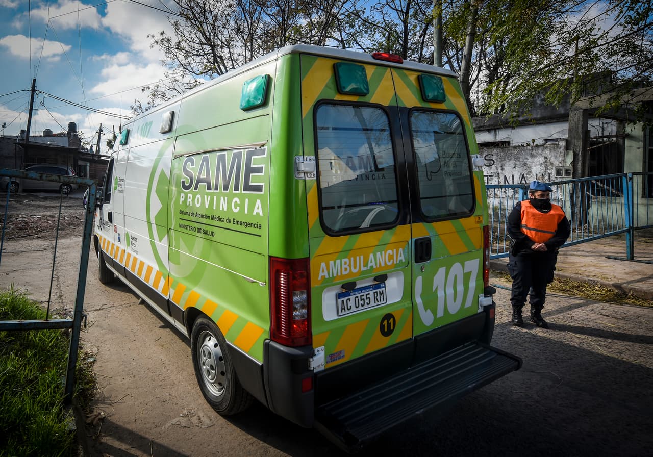 Una niña de seis años cae desde un quinto piso mientras jugaba con su hermano menor y sobrevive de milagro