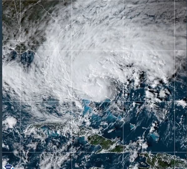 Huracán Nicole de categoría 1 se encuentra a 60 millas de la Costa del Tesoro
