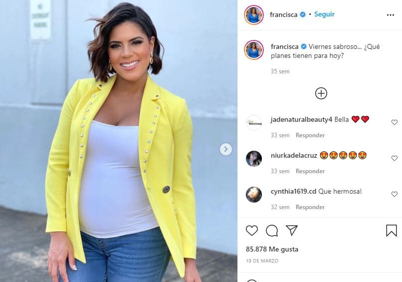 Francisca en jeans y saco