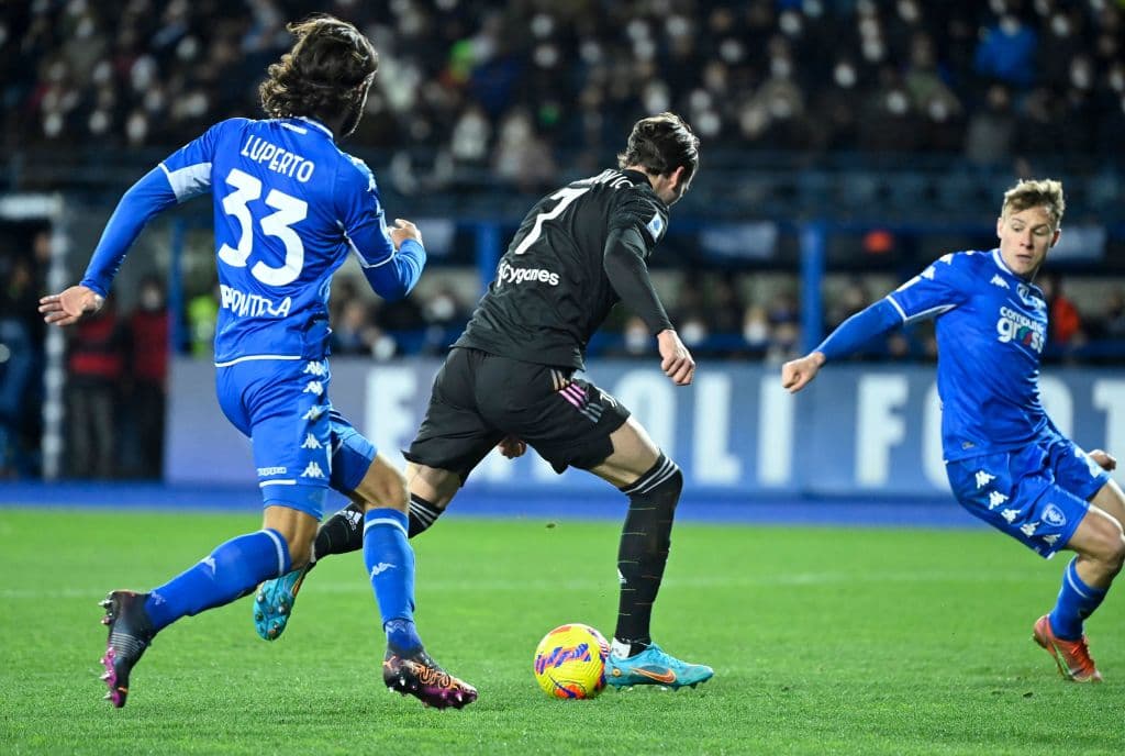 Dusan Vlahovic destaca con dos anotaciones en la victoria 2-3 sobre el Empoli y Bologna empata 1-1 con Salernitana.