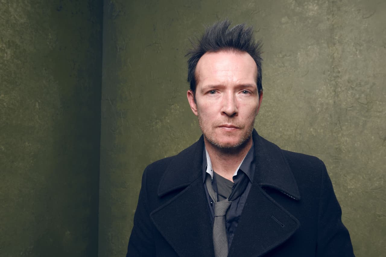 Encuentran muerto al cantante Scott Weiland en su autobús 
