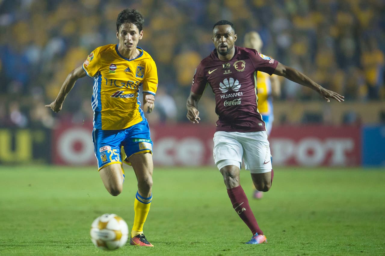 <b>Apertura 2016</b>
<br>Parte de la gloriosa época de Tigres ha estado marcada por vencer a equipos grandes en Finales en México. En 2016, un año después de haber vencido a Pumas en C.U. se midieron ante las Águilas. Tanto el juego de ida como el de vuelta acabaron 1-1, con global de 2-2 el juego tuvo que conocer al campeón otra vez desde el punto penal.