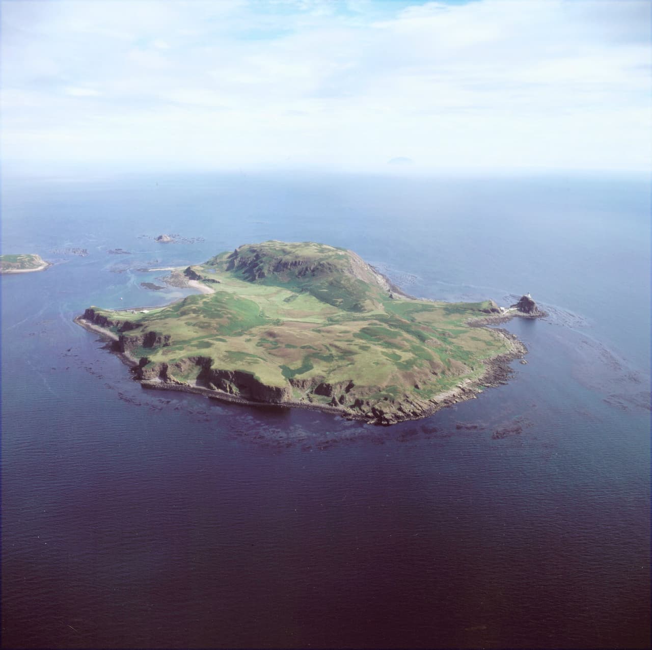 Esta isla se encuentra abierta a ser rentada enteramente, o por partes.