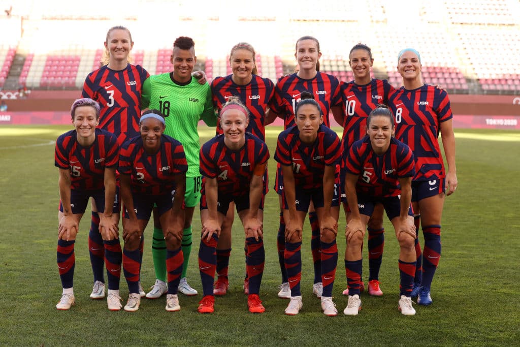 Estados Unidos luchó hasta el final y se lleva el bronce ante la escuadra de Australia 4-3. De la mano de Megan Rapinoe, quien anotó doblete, y de Carli Lloyd, quien también sumó dos tantos, logran subir al podio en los Juegos Olímpicos de Tokyo 2020. Alex Morgan salió lesionada del encuentro.