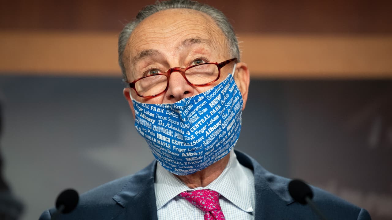 Los cheques de estímulo 2,000 dólares son una prioridad para los legisladores, después que los demócratas se convirtieran en mayoría en el Senado, dijo el senador Chuck Schumer.