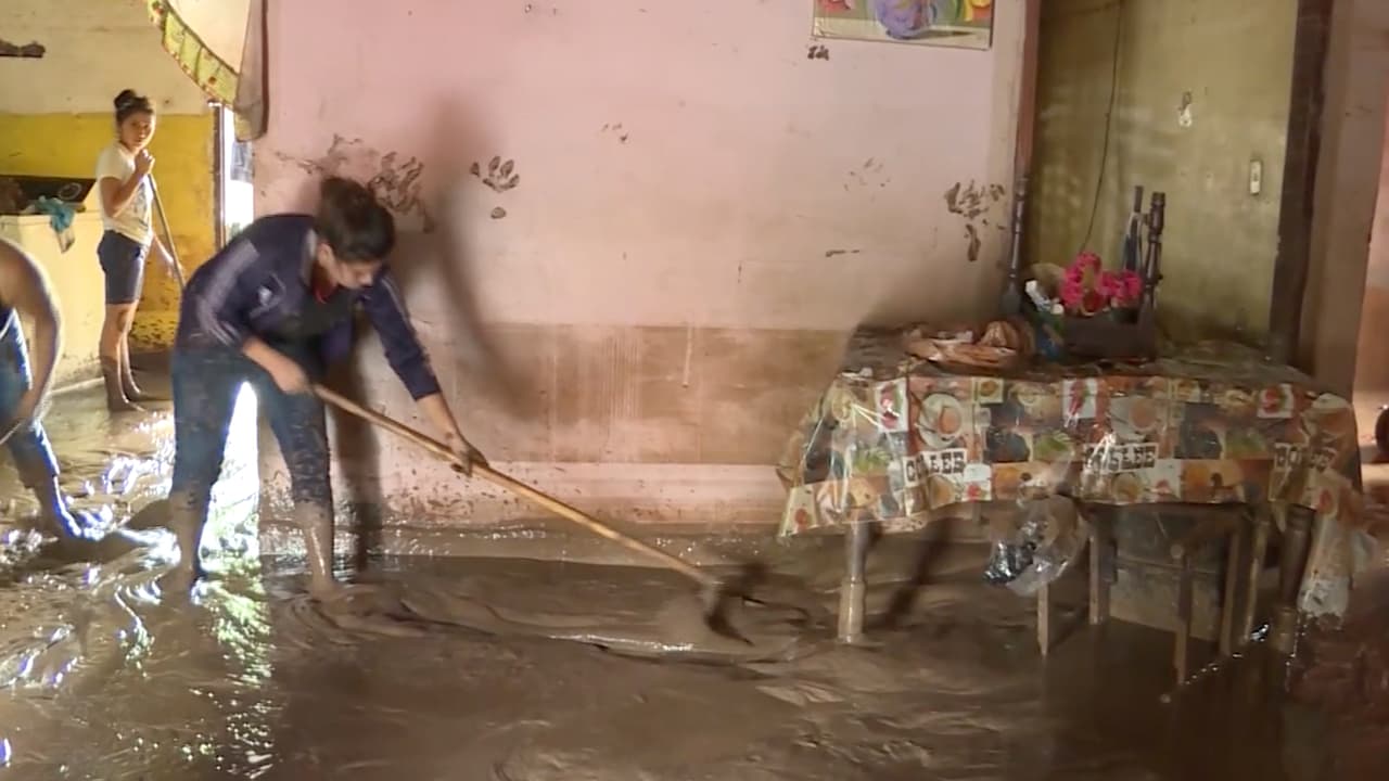 También se entregaron productos para evitar contagios del coronavirus como mascarillas, caretas, guantes, cloro y desinfectantes.