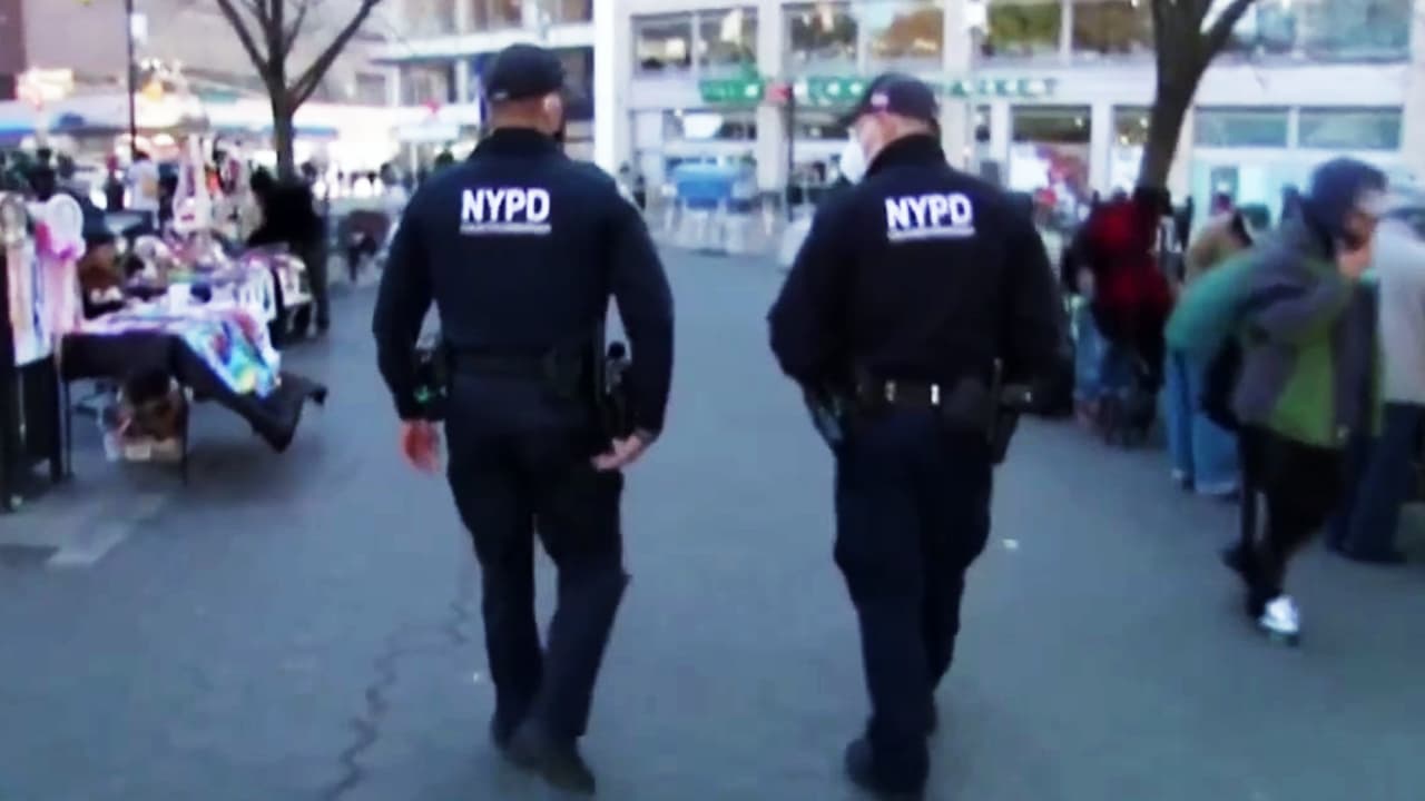 Hallan a tres mujeres muertas a puñaladas en una residencia de Queens, Nueva York