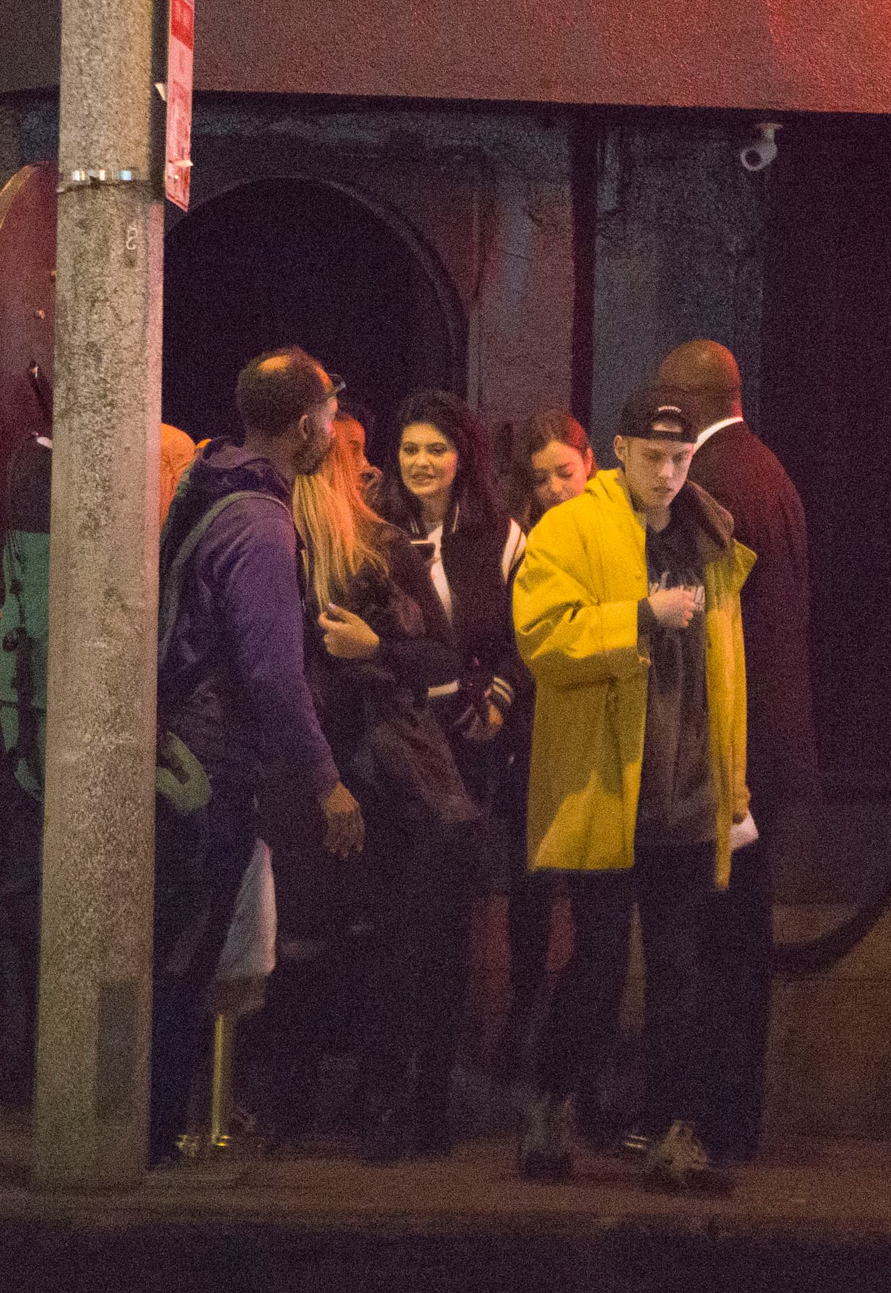 Kylie por su parte, estaba muy feliz y ya traía toda la fiesta por dentro.