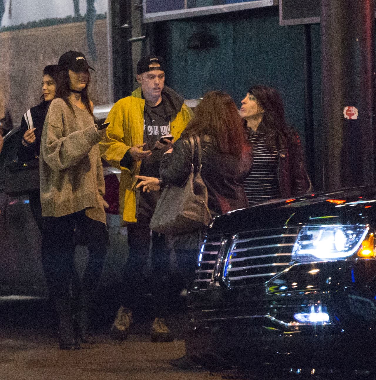 Los amigos disfrutaron de una amena platica antes de entrar al club.
