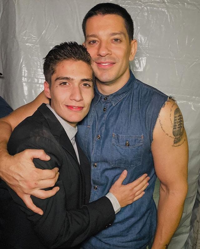 "Yo siempre le enseñé el amor a la familia y a estar unidos. Vengo de una familia donde todo mundo es muy unido y lo seguimos siendo. Él no quiere ser parte de ese mundo", agregó sobre los problemas con su hijo.
<br>