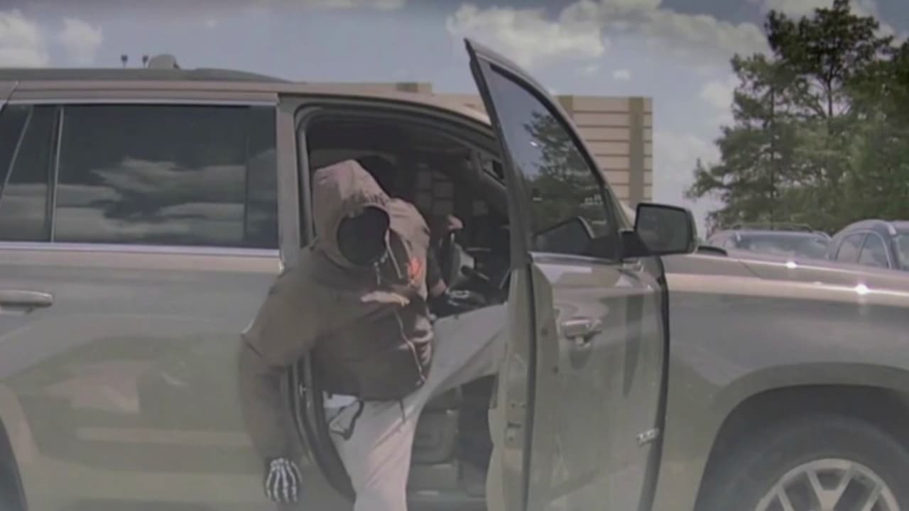 Buscan a tres sospechosos de robar autos a las afueras de los cines en Dallas: te contamos cómo operan