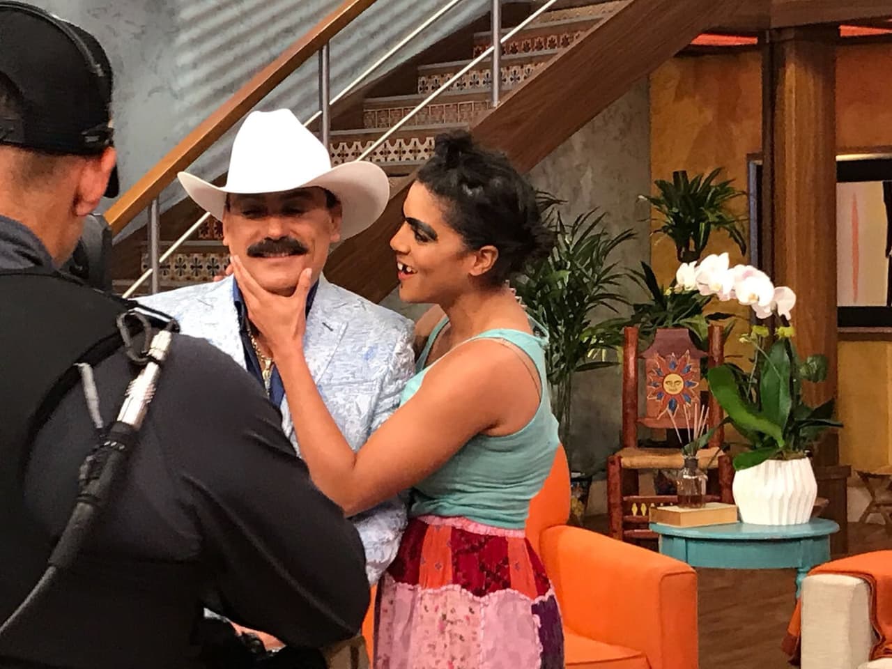 Aclarada la situación, Mela confesó que le encantaba su bigote.