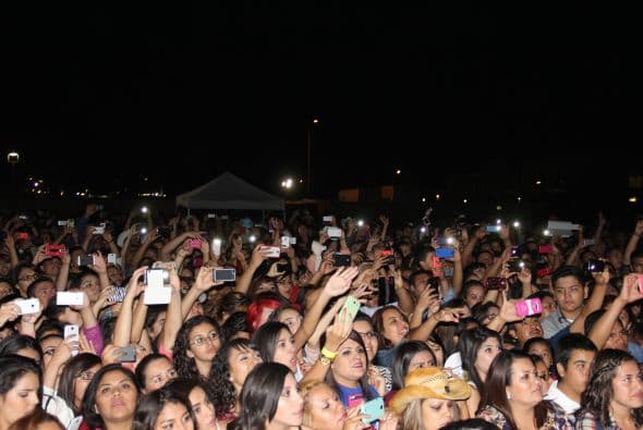 ¡Univisión Arizona sí cumple con su gente! Después de la tormenta, vino un súper concierto con El Dasa y la Arrolladora Banda Limón. Miles de personas bailaron, cantaron y además compartieron con el talento de radio y televisión de Univisión Arizona.