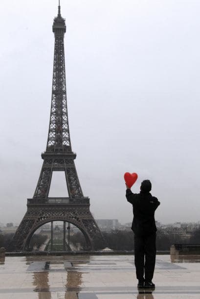 Está formada por 18,038 piezas metálicas.
